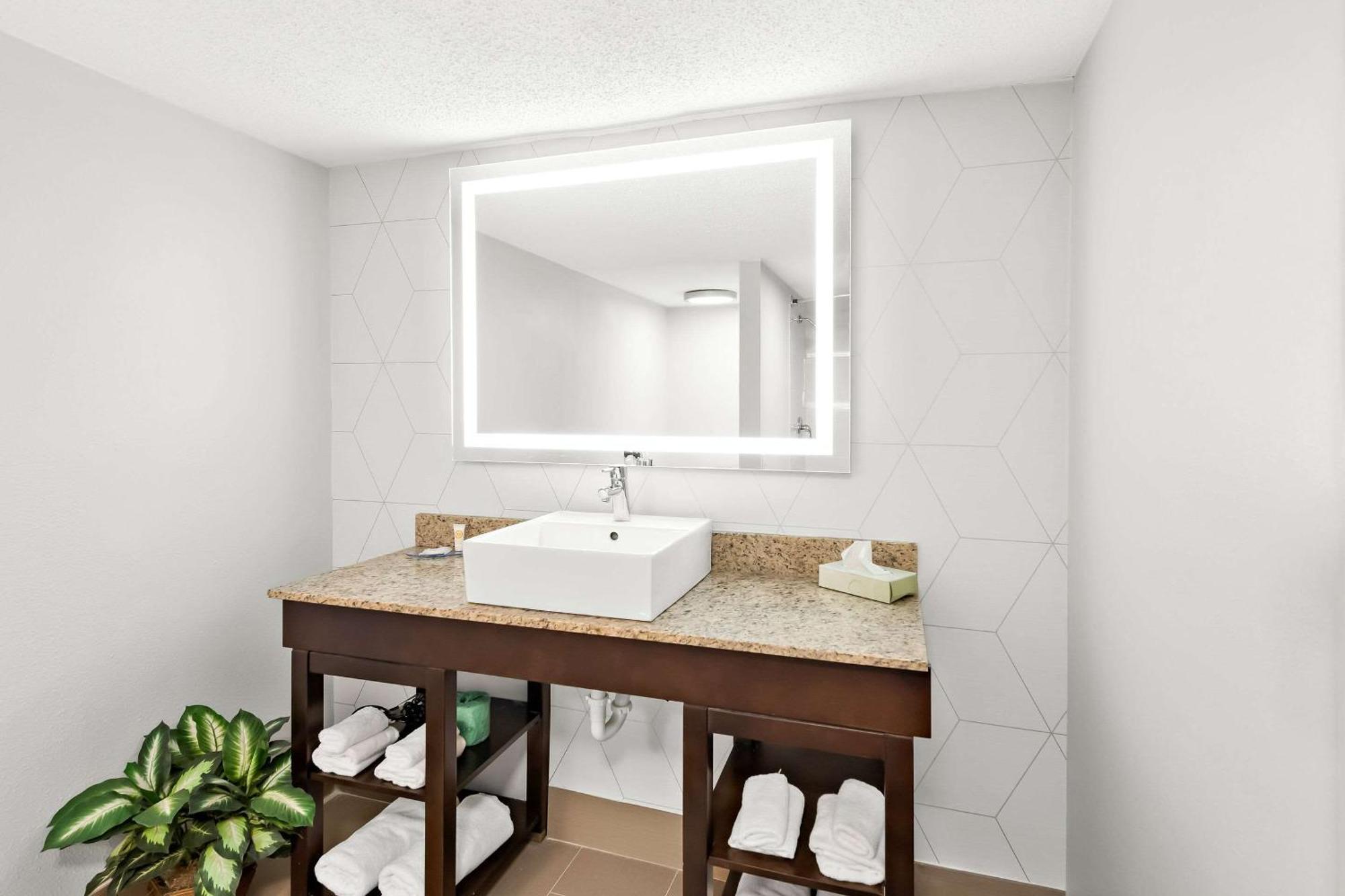 Comfort Suites Columbus Ngoại thất bức ảnh